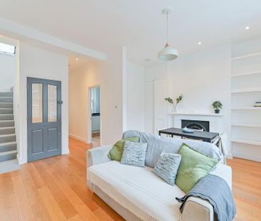 3 bedroom flat to rent - Photo 3