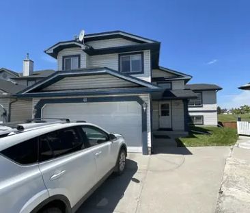 3 bedroom, 2 washroom, 2 car attached garage | Calgary - Photo 1