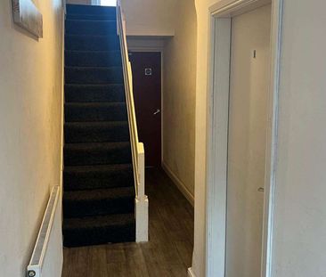 Rooms close to Hull Royal - Photo 1