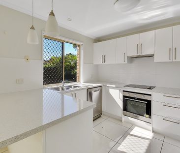 BEAUTIFUL THREE BEDROOM FAMILY HOME - Photo 3