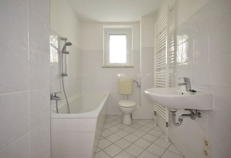 3 Zimmer • verglaster Balkon • Hochparterre • Tageslichtbad mit Wanne • grüner Hausgarten • TOP ! - Photo 5