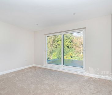 Woodlands Avenue, West Byfleet, Surrey, KT14 6AS - Photo 4
