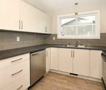 Beautiful 3 Bedroom Townhouse in Riverside Meadows - Photo 1