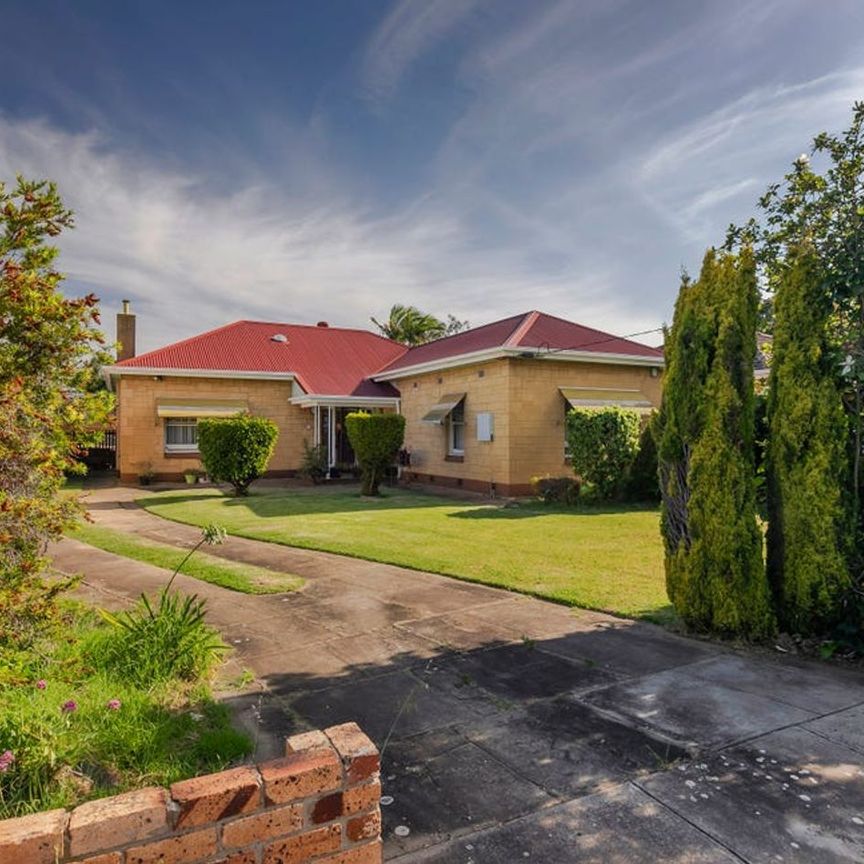 Lovely 2 Bedroom Family Home Available for 6 Months Lease - Photo 1