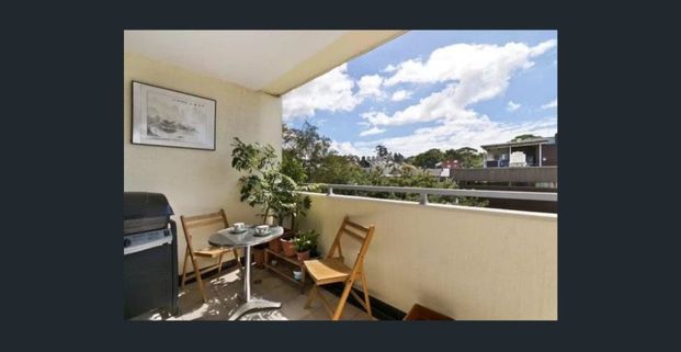 This spacious city fringe retreat enjoys a light filled aspect on the second floor of a modern security building in a parkside cul-de-sac location - Photo 1