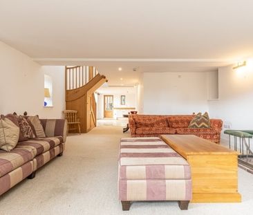 Asthall Leigh - Photo 1