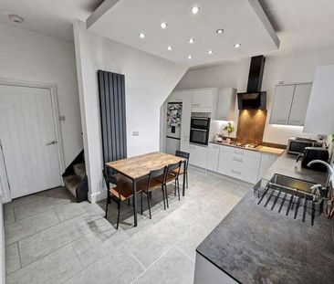 Hollins Lane, BL9 - Photo 2