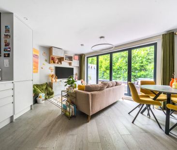 2 Bed Penthouse, Barrowgate Road, W4 - Photo 2