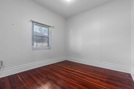 Charming 3-Bedroom Renovated Home - Photo 4