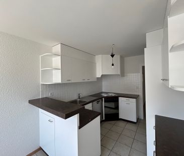 APPARTEMENT PROCHE DE TOUTES LES COMMODITES AVEC BALCON ET CHEMINEE - Foto 2
