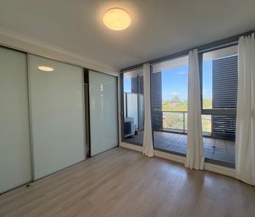 Split Level Two bedroom apartment with Racecourse Views - Photo 3