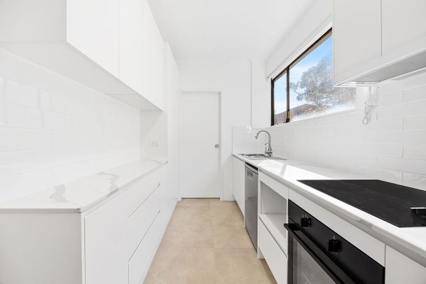 Renovated 2-Bedroom Apartment in Prime Location - Photo 1
