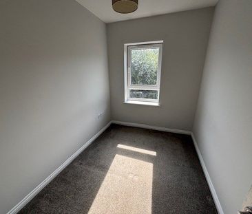 3 bedroom semi-detached house to rent - Photo 6