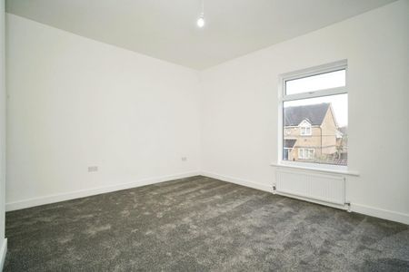 Lynton Avenue, Pendlebury, Swinton - Photo 5