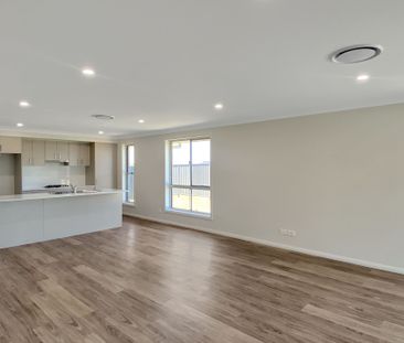 Four Bedroom Home in Popular Southlakes Estate - Photo 5