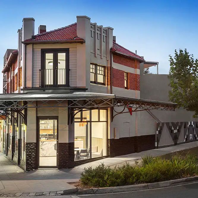 “EXTRAORDINARY TOWNHOUSE LIVING NEARBY THE BEACH” - Photo 1