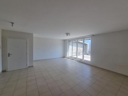 Appartement de 3 1/2 pièces en attique avec vue panoramique - Foto 2