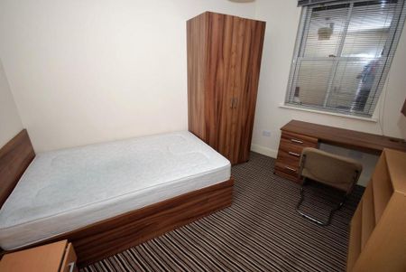 5 bedroom flat to rent - Photo 3