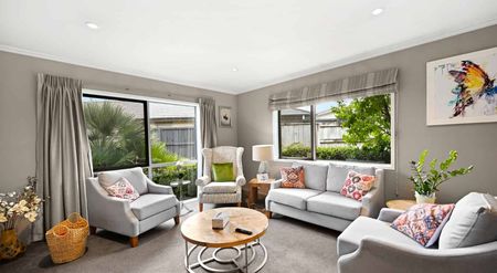 Available for rent for the first time in over a decade! - Photo 2