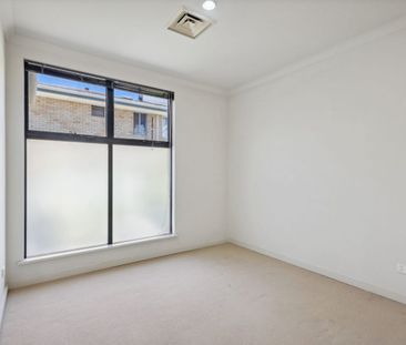 3 Bedroom 2 Car Bay House in the Heart of Subiaco! - Photo 5