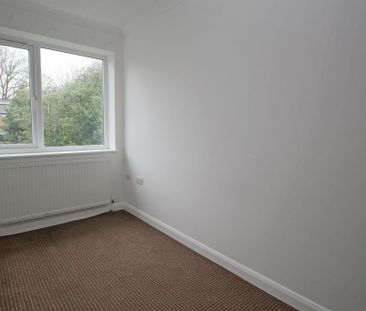 4 bedroom semi-detached house to rent - Photo 3