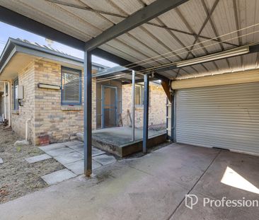 Comfortable Family Living in Brentwood Secondary School Zone - Photo 6