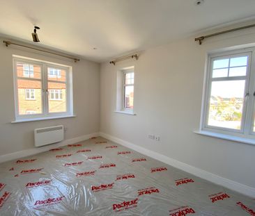 Emerald Avenue, Fleet, Hampshire, GU51 - Photo 3