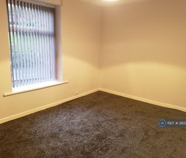 3 bedroom end of terrace house to rent - Photo 2