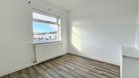 77 Pinewood Avenue, - Photo 3