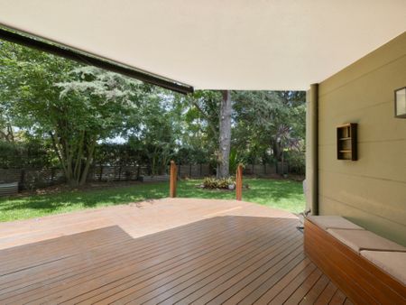 Over 55's | Spacious Ground Floor Apartment with Large Deck & Gardens - Photo 2
