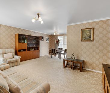 45 Sevenoaks Rd, Burwood East VIC 3151 - House For Rent | Domain - Photo 3