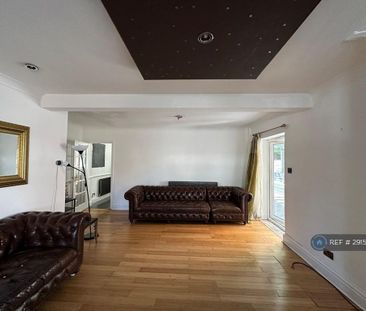 2 bedroom semi-detached house to rent - Photo 3