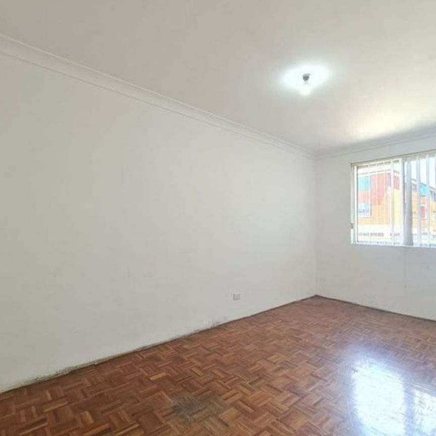 Ground Floor&comma; 2 Bedroom Unit in the Heart of Fairfield&excl; - Photo 1