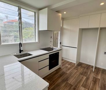 Renovated apartment in Top St Heliers Location - Photo 2
