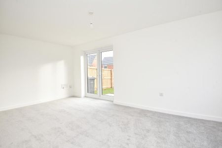 3 bedroom detached house to rent - Photo 2