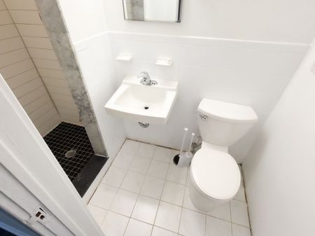 For Lease - 2469 Queen Street Unit# 4, Toronto, Ontario - Photo 4
