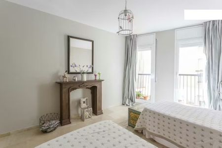 Carrer de Sant Crispí, Barcelona, Catalonia 08035 - Photo 4