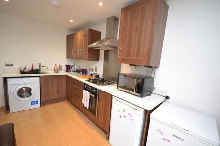 2 bed Flat for Rent - Photo 5