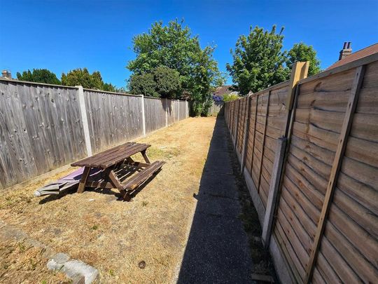 3 bedroom terraced house to rent - Photo 1