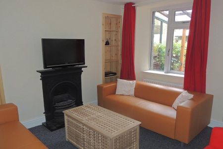 1 bedroom in a house share to rent - Photo 2