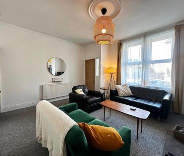 4 bedroom terraced house to rent - Photo 2