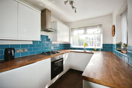 3 bedroom semi-detached house to rent - Photo 3