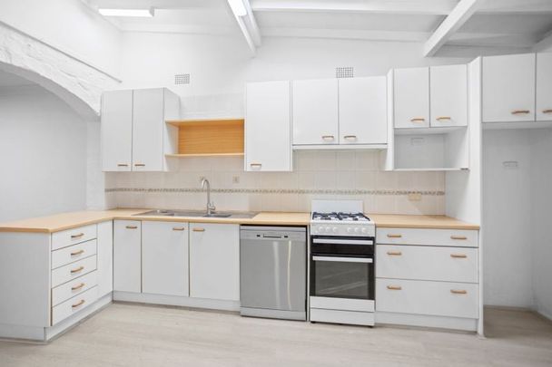 Excellent 5 Bedroom Home in a Great Location - Photo 1