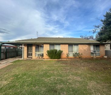 Charming 3-Bedroom House in Prime Location! - Photo 1