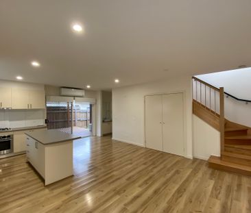 Modern 2 Bedroom Townhouse! - Photo 1