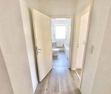 Schöne Erdgeschosswohnungwohnung mit 3 Zimmern und Balkon - Photo 1