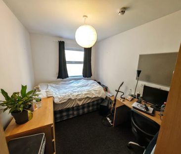 1 bedroom in a flat share to rent - Photo 6