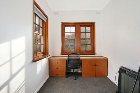 Neat Two Bedroom Home in East Albury - Photo 5