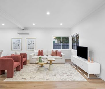 Elegant Family Living in Prime Holland Park Locale. - Photo 3