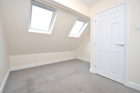 4 bedroom terraced house to rent - Photo 3